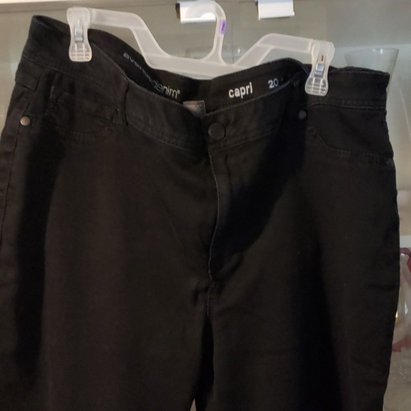 Jeans - Picture 1 of 2